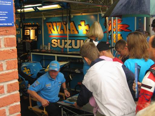 img_0188.jpg - John Reynolds and the Rizla Suzuki