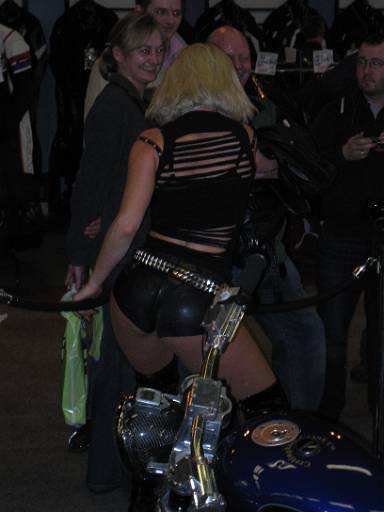 17_54-1.jpg - Custom bike ... with dancer