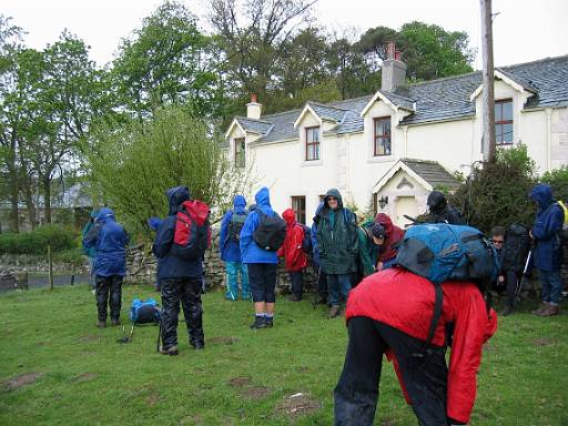 img_0073.jpg - Weather takes a turn for the worse. Most people trust in the power of Goretex. Dave trusts to the power of positive thinking.