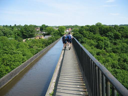 img_0115.jpg - Crossing the aqueduct.