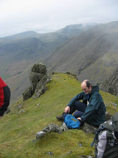 14_06-2.jpg - Gordon waiting for the final climb to the summit.