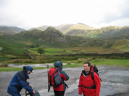 11_01-1.jpg - Its raining, but the light makes the fells look inviting