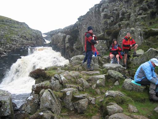 13_10-1.jpg - Chilly lunch stop by Cauldron Snout