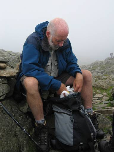 13_39-1.jpg - Mike on Glaramara - misty approach to the Summit