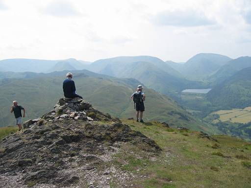 11_44-1.jpg - This was really a very hot day. A full 3l of water drunk by the end. This is Place Fell.