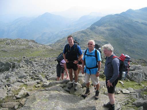 13_39-1.jpg - Photo shy A-party on Bowfell.