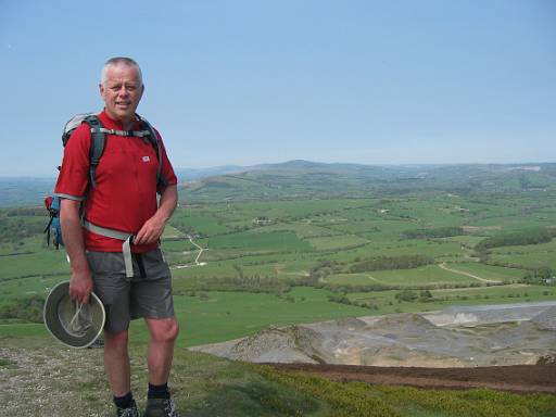 13_49-2.JPG - Phil on Moel y Faen