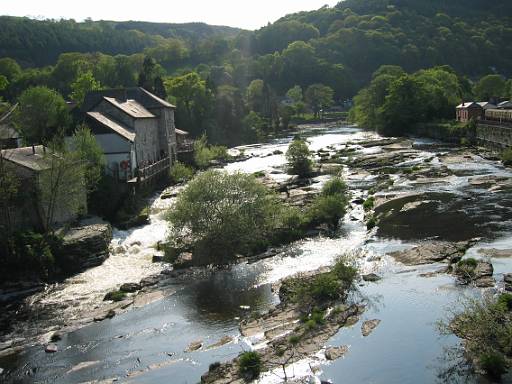 16_46-1.JPG - Finishing in Llangollen