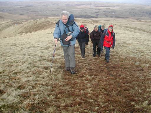 Ravenstonesdale012.JPG - Climbing towards Green Bell with fine views behind