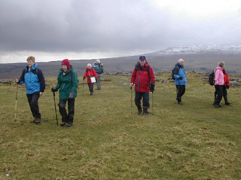 DSCN8627.JPG - C-party with view to Pen-y-ghent