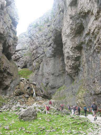 11_20-2.jpg - Approaching Goredale Scar