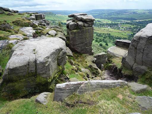 14_05-1.jpg - Looking towards Chatsworth from Curbar Edge