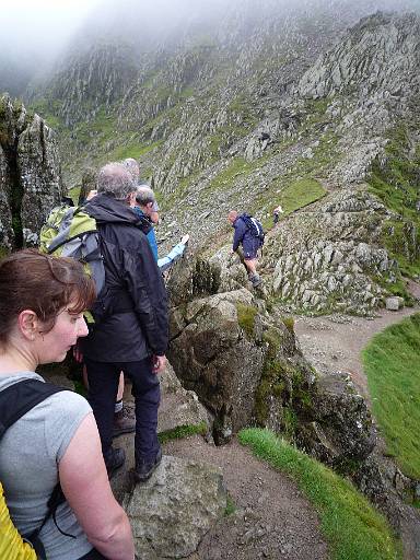 13_21-2.jpg - Queuing at the steep descent