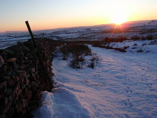 15_41-1.jpg - Sunset over Stainforth