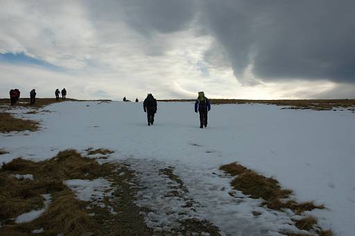 DSC_0051.JPG - Still some snow on the walk to Bram Rigg top.