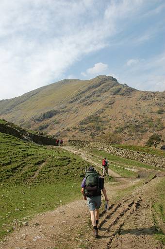 DSC_0065.JPG - Approaching Seathwaite