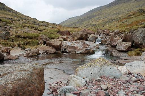 DSC_0113.JPG - Looking towards Styhead Tarn