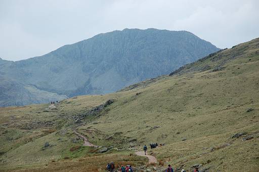 DSC_0128.JPG - Looking for the S traverse of Great Gable