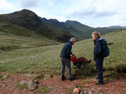 14_22-1.jpg - Looking back to Crinkle Crags and Bowfell