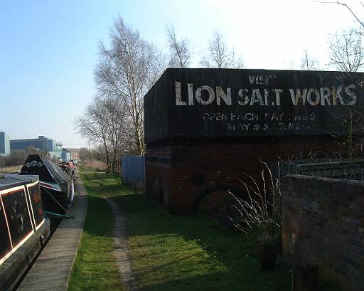 dscf0023.jpg - Northwich is famous for its salt but this saly works has seen better days.