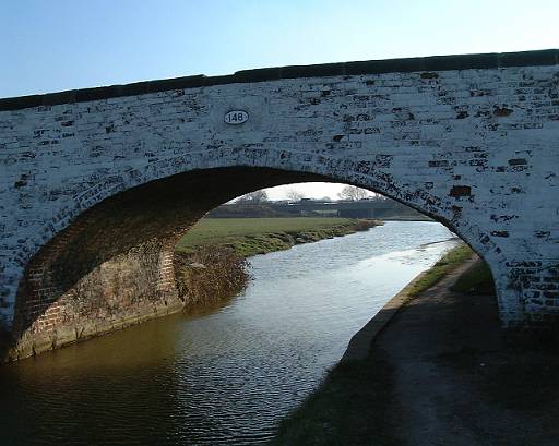 dscf0031.jpg - View through a canal bridge to a rather larger M6 bridge.