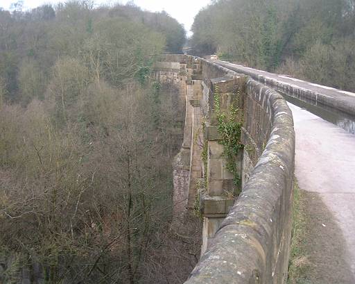 dscf0053.jpg - This is worth seeing. Aqueduct over the River Weaver.