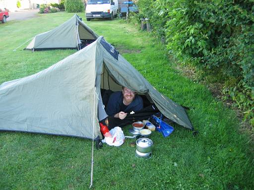 19_53-1.jpg - Campsite behind the petrol station at Harlow Hill.