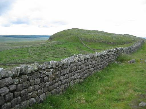 09_35-1.jpg - The wall stretches for miles.