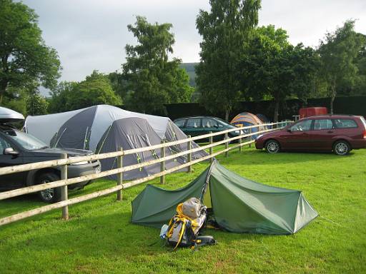 07_09-1.jpg - Packing up in Hope camp site. Yesterday I walked from Edale over the great ridge to Castleton and Hope - a pleasant walk in the heat.