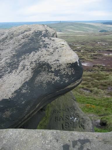 10_40-1.jpg - Looking to Stoodly Pike - notice the graffiti