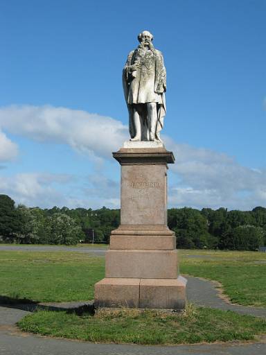 09_35-1.jpg - The Marsden Monument - start of the Leeds-Ilkley extension. Only 105 miles to go!