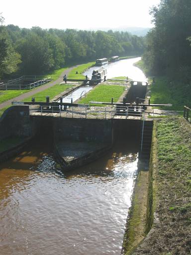 09_40-1.jpg - Looking down onto the canal