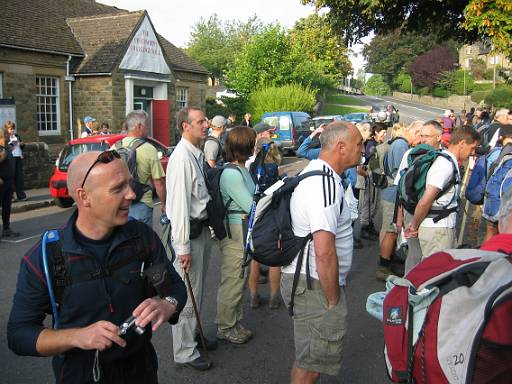 08_29-1.JPG - Baslow, waiting for the start