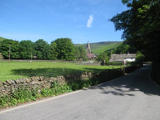 10_05-1.jpg - Approaching Edale in very pleasant weather