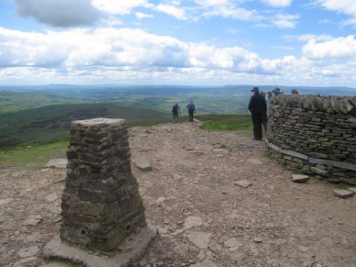 12_32-1.jpg - Top of Pen-y-Ghent