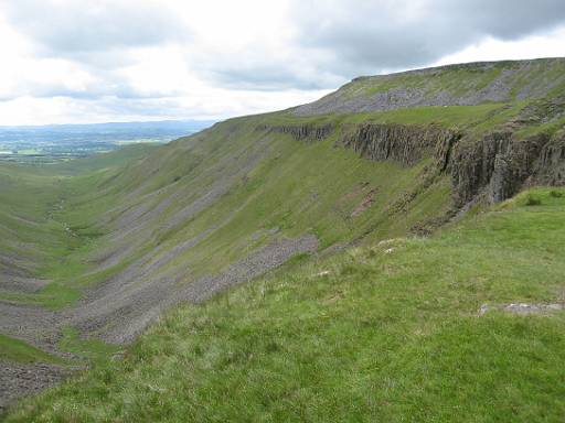 12_57-2.jpg - Pennine Way continues around the Edge of High Cup Nick