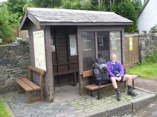 07_11-2.jpg - Waiting for the 8:20 bus in Kirk Yetholm