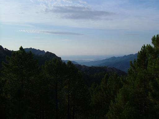 06_14-1.JPG - Early morning view over the mountains