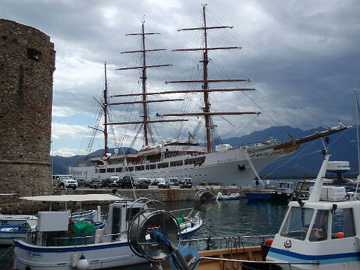 09_24-1.jpg - Three masted ship in front of the citadel