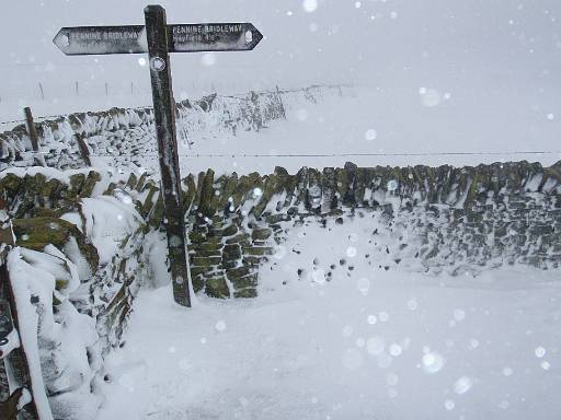 09_52-1.jpg - Snow falling on the Pennine Bridleway