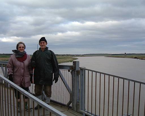 dscf0053.jpg - Grandparents on bridge.