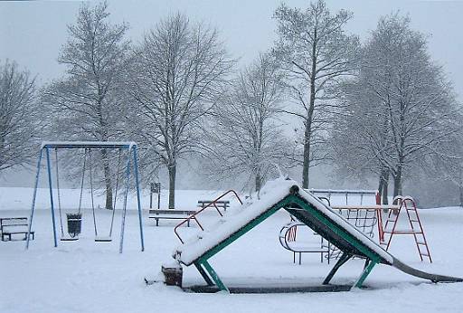 dscf0102.jpg - Woolston Park. The snow here is over my walking boots.