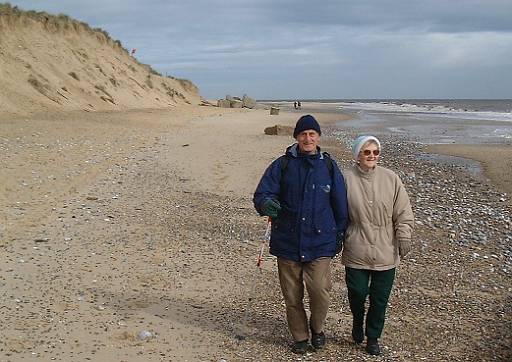 dscf0016.jpg - Foot and mouth disease has meant that most country paths are closed to walkers. Fortunately, the coast is still open and the rain even managed to hold off for the morning. There was even a bit of blue sky at one point ...