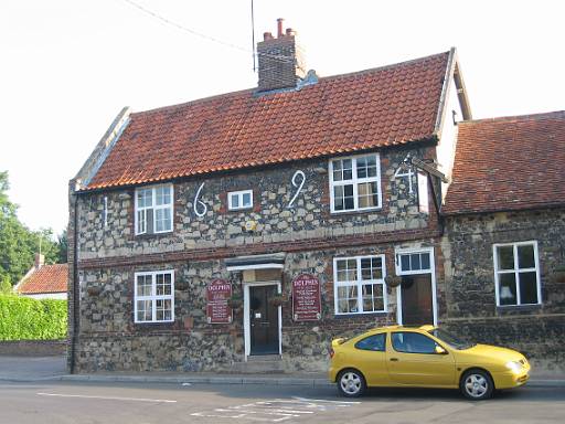 07_30-1.JPG - Old building in Thetford - pretty centre, shame about the subburbs