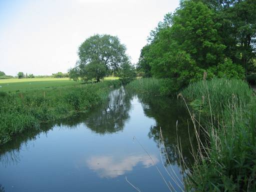 13_30-1.JPG - The river Thet - hot weather