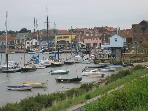 10_45-1.JPG - Wells harbour